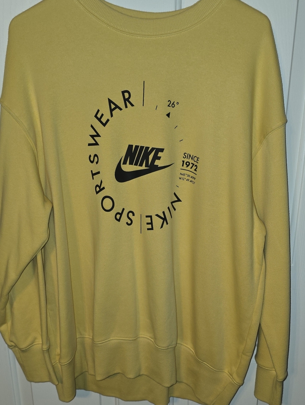 Nike Crewneck Sweatshirt SIZE M NWT